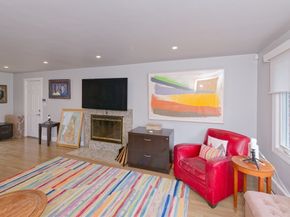 62 Ledgewood Rd, Framingham MA 01701