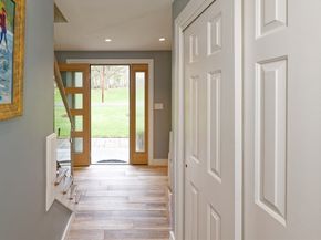 62 Ledgewood Rd, Framingham MA 01701