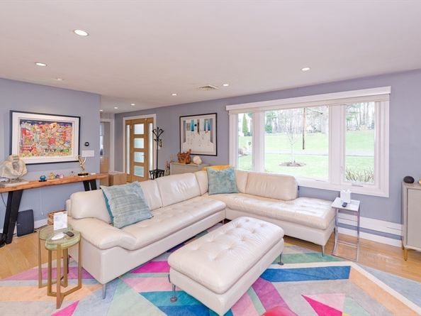 62 Ledgewood Rd, Framingham MA 01701