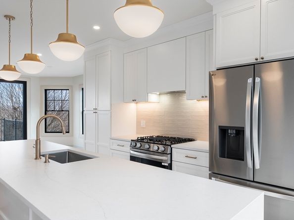 142 Metropolitan U:2, Boston MA 02131