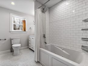 8-10 Ann St 8, Boston MA 02122
