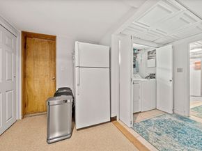 15 D St, Hull MA 02045