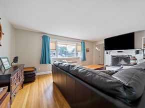 15 D St, Hull MA 02045