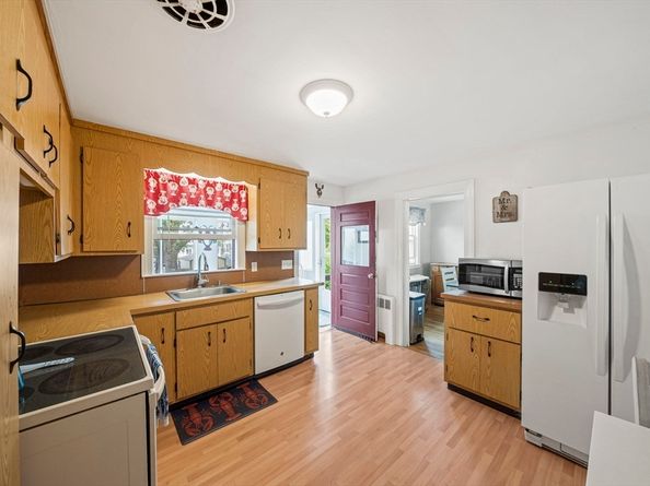 15 D St, Hull MA 02045