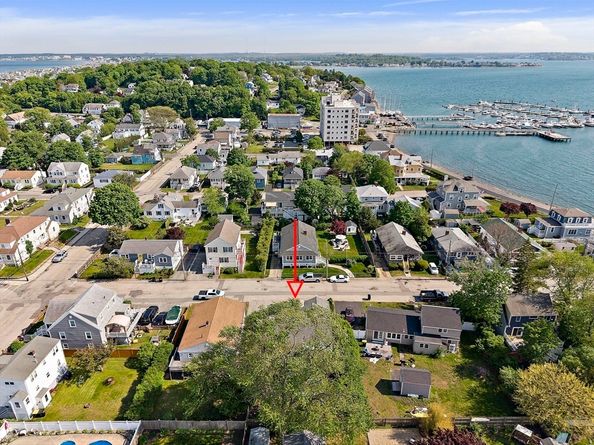 15 D St, Hull MA 02045