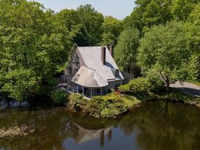 4 Jackson Pond Rd 4, Dedham MA 02026