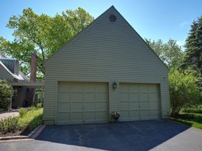 4 Jackson Pond Rd 4, Dedham MA 02026