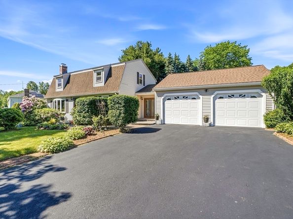 26 Long Hill Dr, Leominster MA 01453
