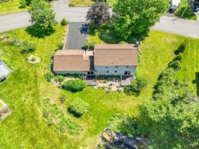 26 Long Hill Dr, Leominster MA 01453