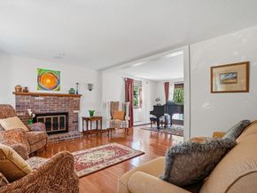 26 Long Hill Dr, Leominster MA 01453