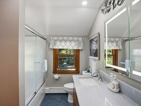 26 Long Hill Dr, Leominster MA 01453