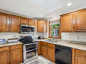 26 Long Hill Dr, Leominster MA 01453