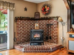 89 Elm St, Blackstone MA 01504