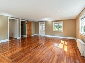 89 Elm St, Blackstone MA 01504