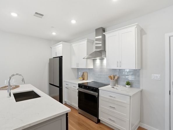 267 Old Colony 308, Boston MA 02127