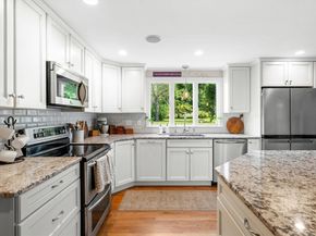 19 Old Bridge Rd, Hanover MA 02339