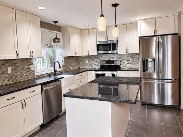 41 Burnett Rd 41, Revere MA 02151