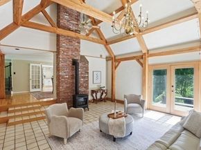 89 Main St, Westford MA 01886