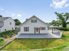 828 E Squantum St, Quincy MA 02171