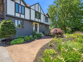 5 Diane Dr, Medway MA 02053