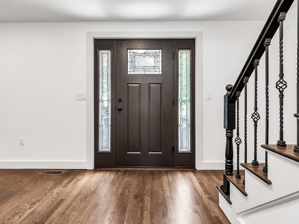 53 Walnut St, Saugus MA 01906