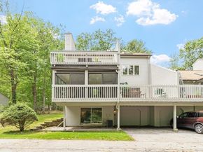 77 Parkhurst Dr 77, Westford MA 01886