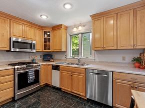 77 Parkhurst Dr 77, Westford MA 01886