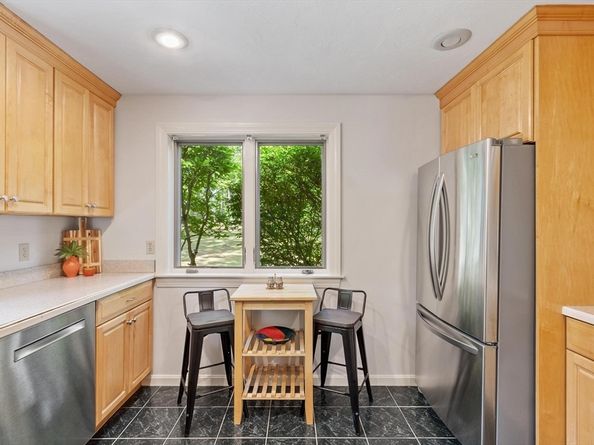 77 Parkhurst Dr 77, Westford MA 01886
