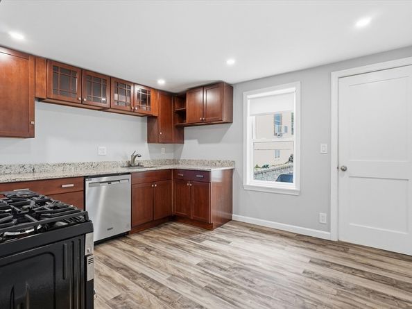 68 Western Ave, Lynn MA 01904
