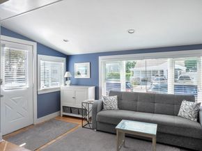 9 G St, Hull MA 02045