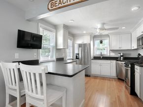 9 G St, Hull MA 02045