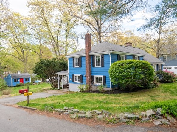 37 Colrain Rd, Topsfield MA 01983