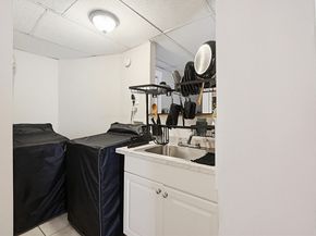 22 Hollywood St 4B, Worcester MA 01610
