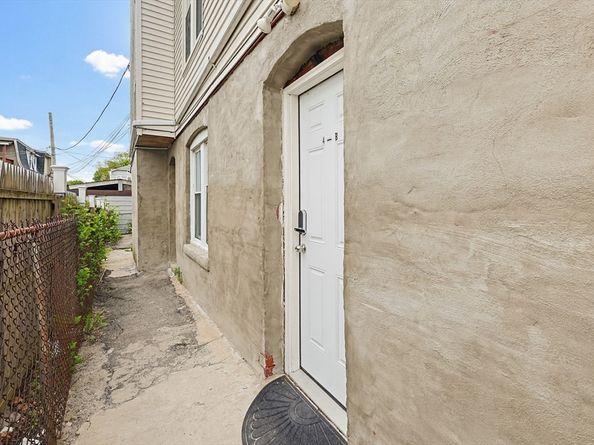 22 Hollywood St 4B, Worcester MA 01610