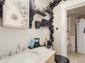 22 Hollywood St 4B, Worcester MA 01610