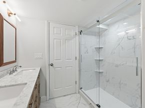 8 Sussex Ln, Worcester MA 01602