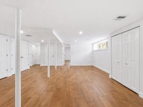 8 Sussex Ln, Worcester MA 01602