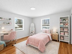 8 Sussex Ln, Worcester MA 01602