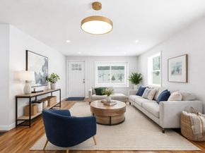 8 Sussex Ln, Worcester MA 01602
