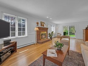 14 Mctaggart St, Westborough MA 01581