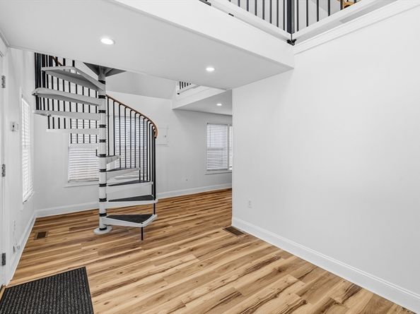 8 Cottage St, Wareham MA 02571