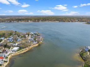 8 Cottage St, Wareham MA 02571