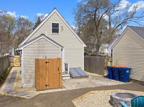8 Cottage St, Wareham MA 02571