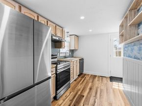 8 Cottage St, Wareham MA 02571