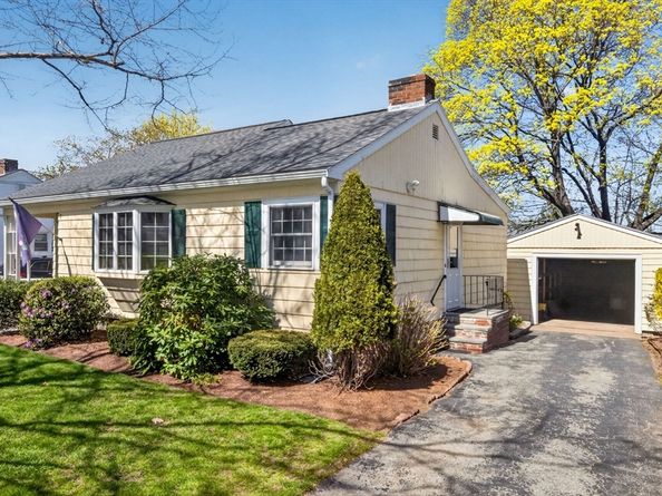 6 Cunha Rd, Peabody MA 01960