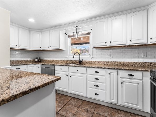 3 Bernadette St, Fitchburg MA 01420