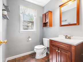 35 School St D, Hudson MA 01749