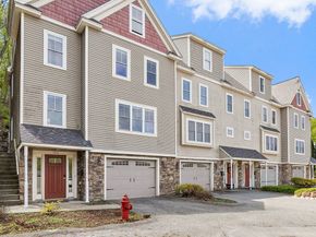 35 School St D, Hudson MA 01749