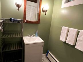 35 Iowa St, Worcester MA 01602