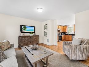 30 Russell St 5, Waltham MA 02453